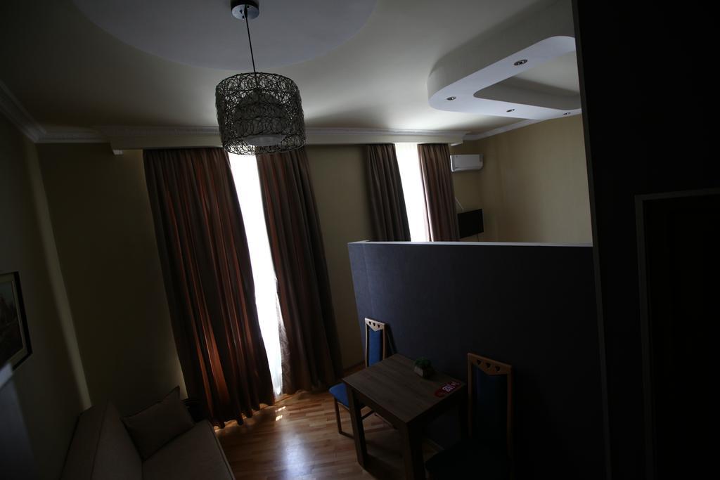 Hotel Almi Akhaltsikhe  Rum bild